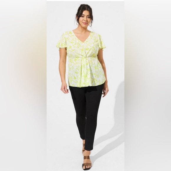 Torrid sz 4 Georgette Twist Surplice Flutter Sleeve Blouse EUC - Picture 3 of 7